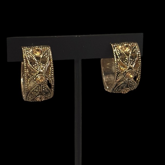 Vintage estate clip on earrings antiqued gold tone, filigree jeweled - Picture 2 of 9